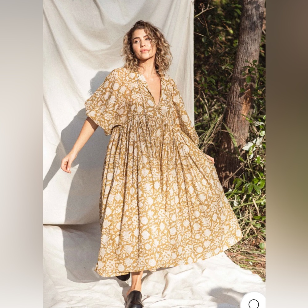 Flowey mustard midi dress. Light weight. NWT
